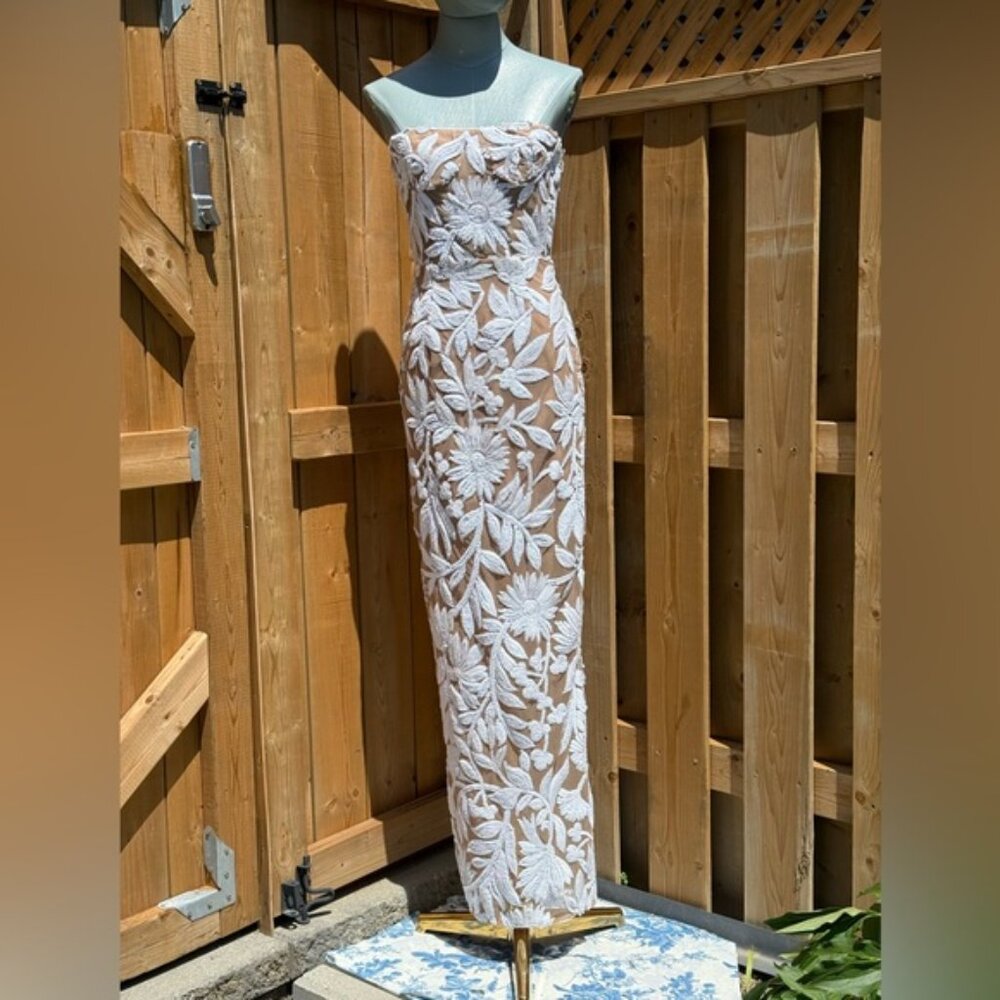 🆕 BRONX & BANCO 🧿 NWOT Dahlia Gown, White Sequin Floral Gown - Sz XS US 2 - Picture 2 of 14